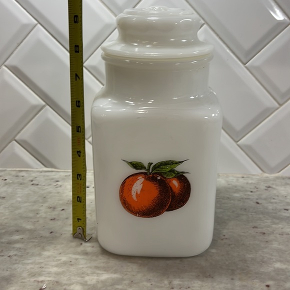 Vintage Milkglass container with oranges - Picture 5 of 6